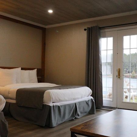 Algonquin Lakeside Inn Dwight Eksteriør billede