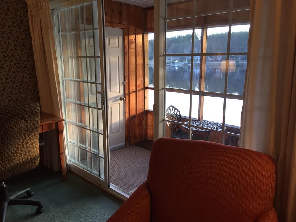 Algonquin Lakeside Inn Dwight Eksteriør billede