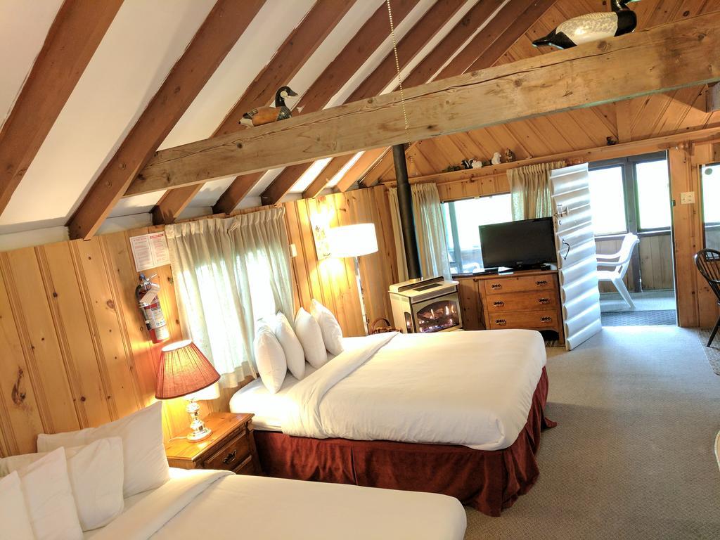 Algonquin Lakeside Inn Dwight Eksteriør billede