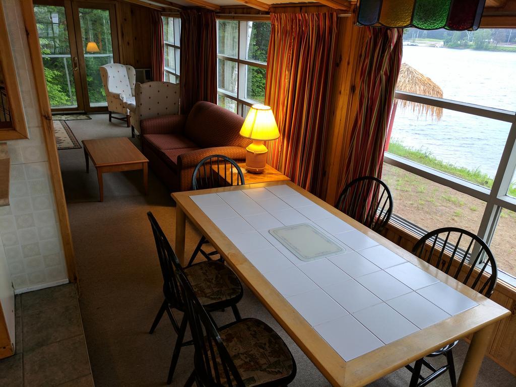 Algonquin Lakeside Inn Dwight Eksteriør billede