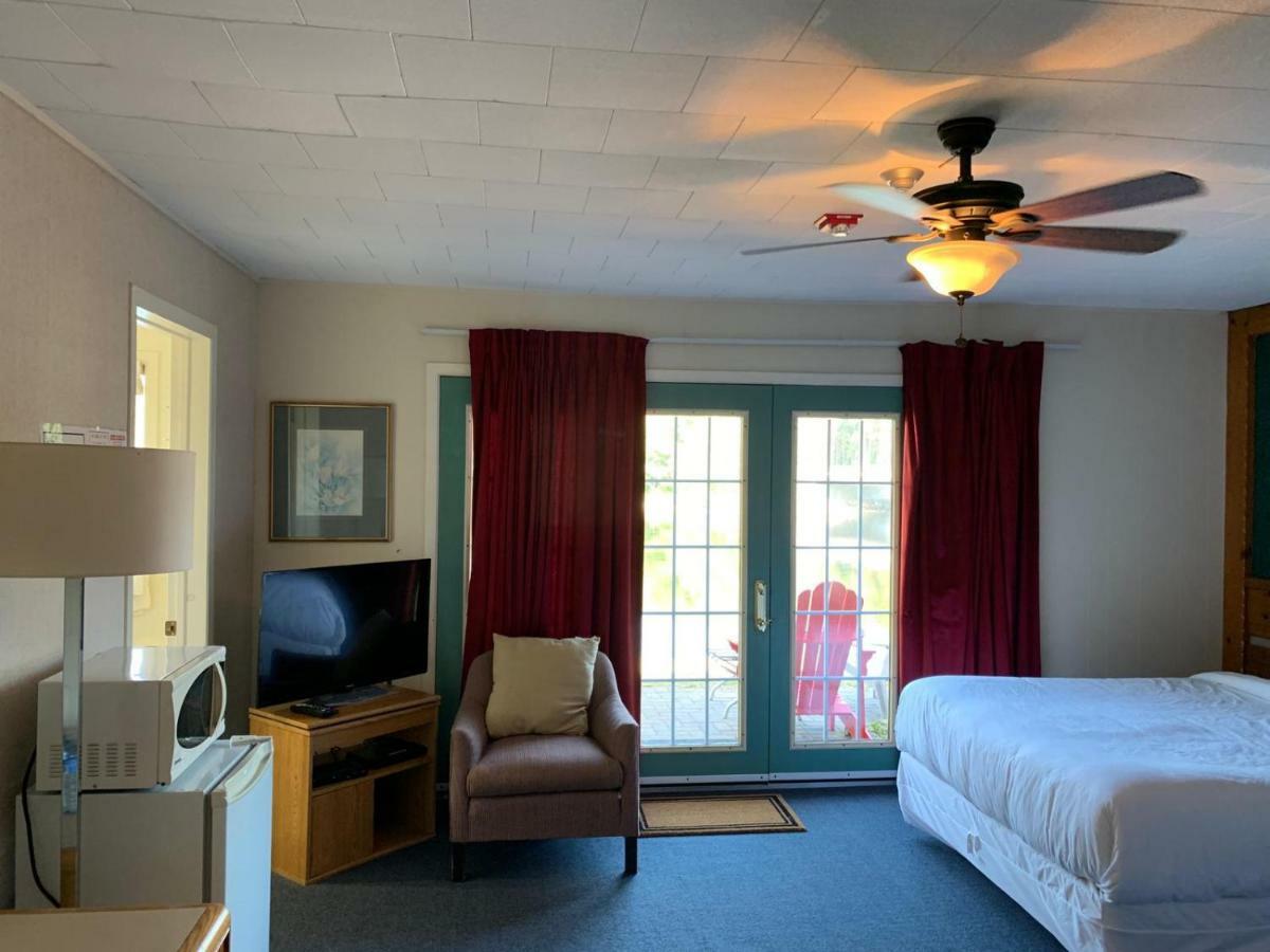Algonquin Lakeside Inn Dwight Eksteriør billede