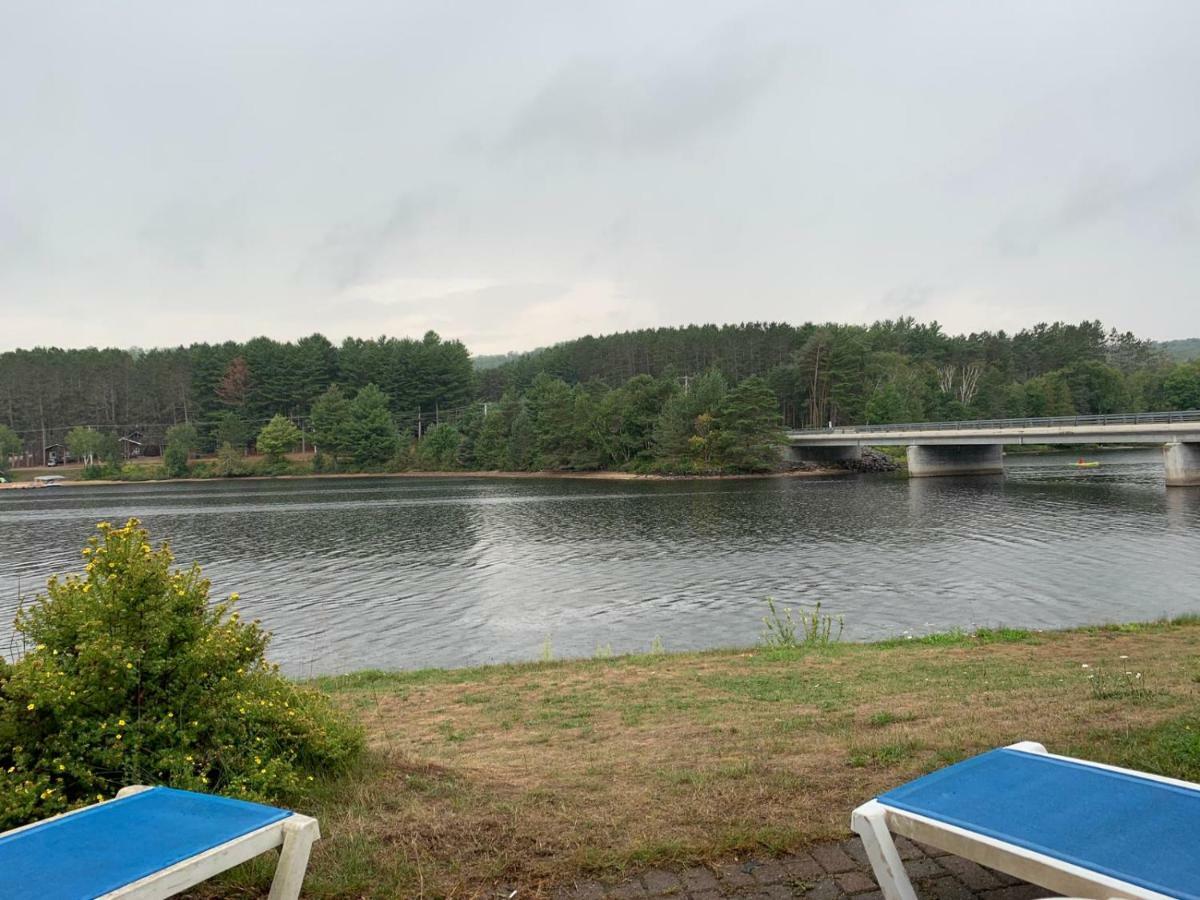 Algonquin Lakeside Inn Dwight Eksteriør billede